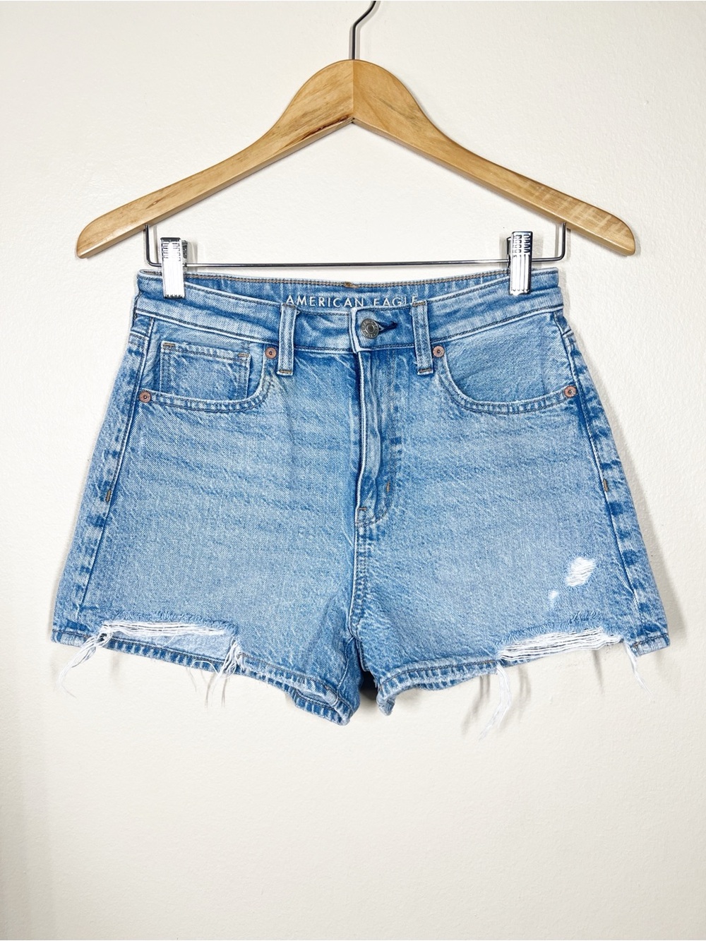 American Eagle Outfitters Women’s Light Blue High Rise Denim Mom Shorts Size 2